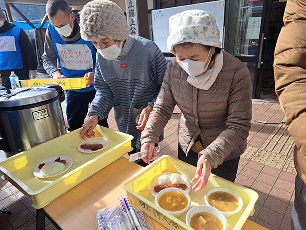 輪島市門前町浦上公民館での炊き出し2web.jpg